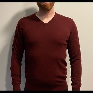 Uniqlo Merino Wool V Neck Sweater in Maroon